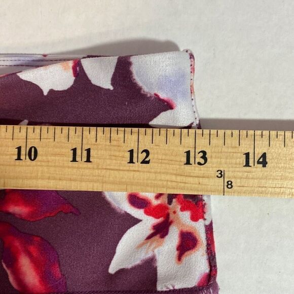 Balance Collection Capri Athletic Leggings Size Medium, Maroon Red and White Flo - Picture 10 of 13